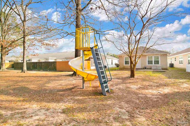 2491 Trailwood Dr, Cantonment, FL 32533