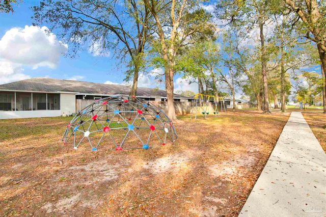 2491 Trailwood Dr, Cantonment, FL 32533