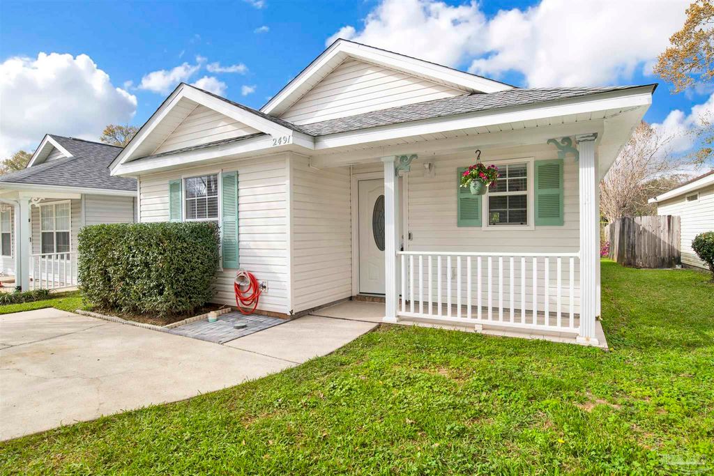 2491 Trailwood Dr, Cantonment, FL 32533