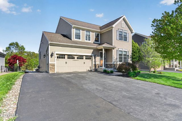 17 Mahogany Drive, Colonie, NY 12189