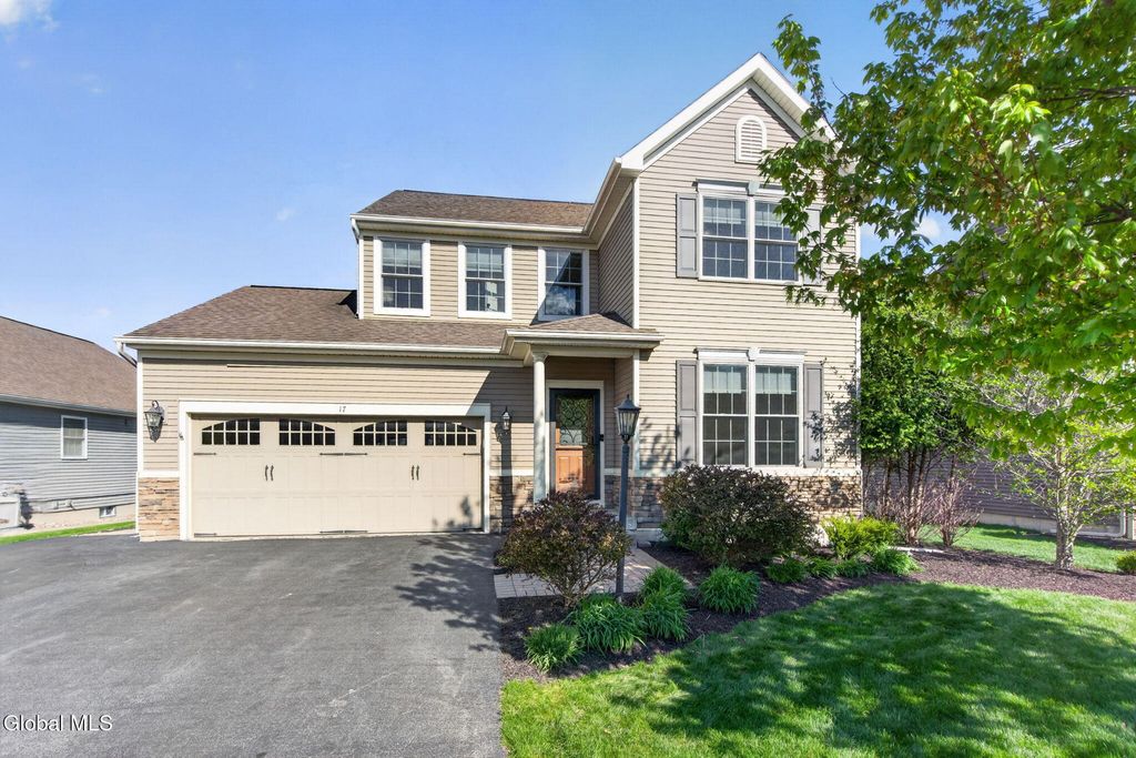 17 Mahogany Drive, Colonie, NY 12189