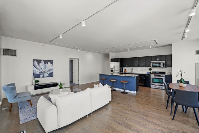 860 W Blackhawk Street 2106, Chicago, IL 60642
