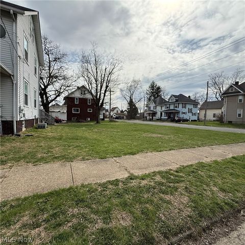 2106 Indiana Way NE, Canton, OH 44705