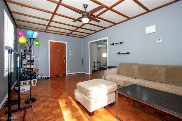 2106 Indiana Way NE, Canton, OH 44705