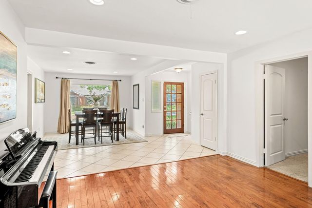 5827 Rutherglenn Drive, Houston, TX 77096