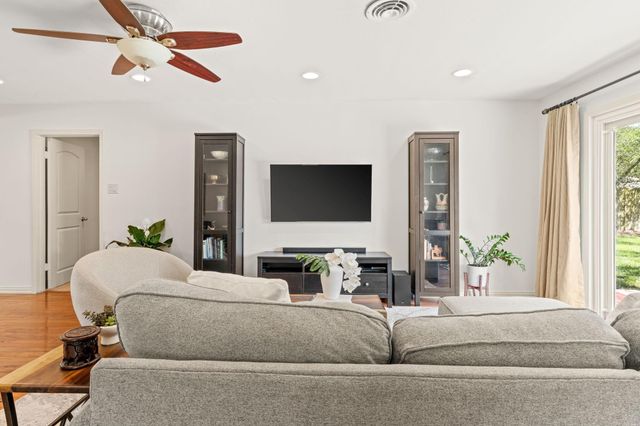 5827 Rutherglenn Drive, Houston, TX 77096