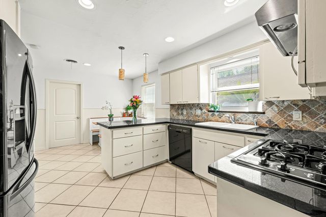 5827 Rutherglenn Drive, Houston, TX 77096