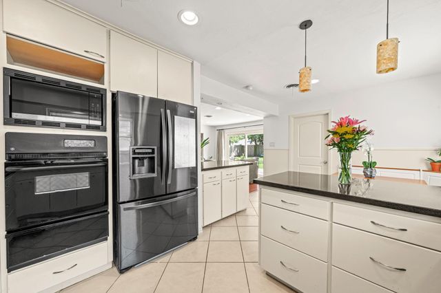 5827 Rutherglenn Drive, Houston, TX 77096