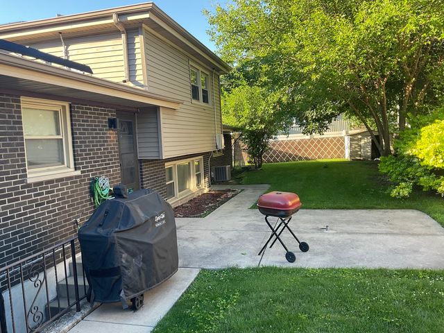 17141 Maryland Avenue S, South Holland, IL 60473