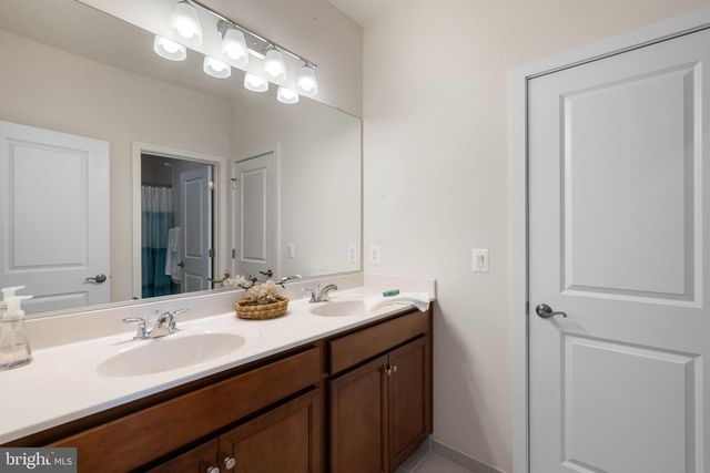 42905 SANDY QUAIL TER, Ashburn, VA 20148