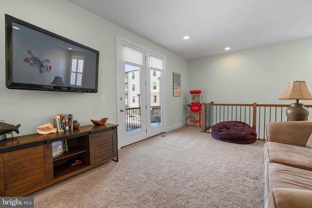 42905 SANDY QUAIL TER, Ashburn, VA 20148