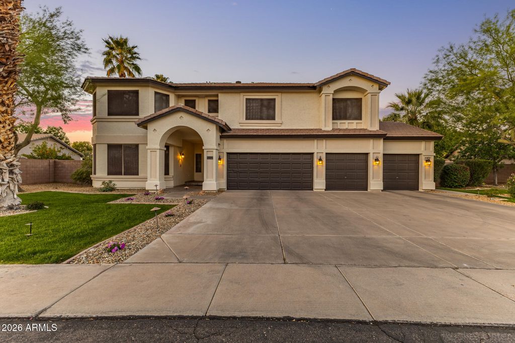 2600 W TULSA Street, Chandler, AZ 85224