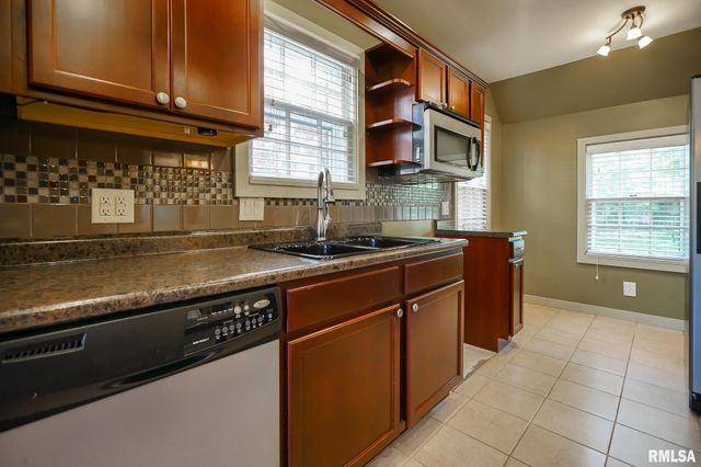 414 W MAYWOOD Avenue, Peoria, IL 61604