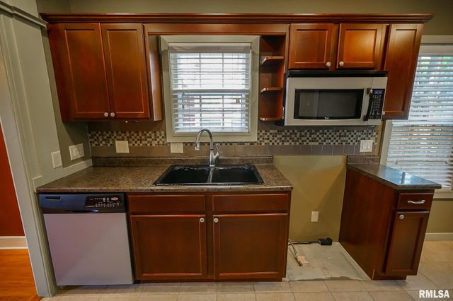 414 W MAYWOOD Avenue, Peoria, IL 61604