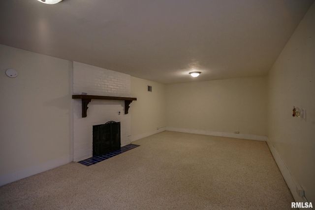 414 W MAYWOOD Avenue, Peoria, IL 61604