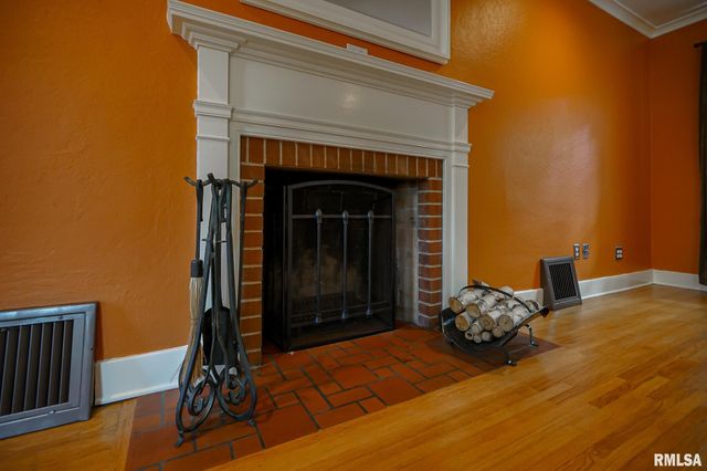 414 W MAYWOOD Avenue, Peoria, IL 61604