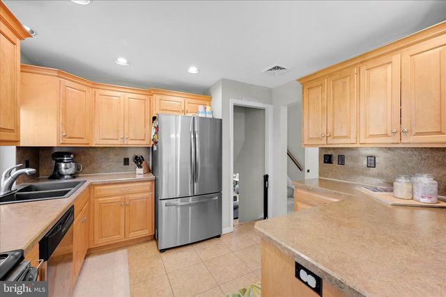 240 BIRCHWOOD LN, Lititz, PA 17543