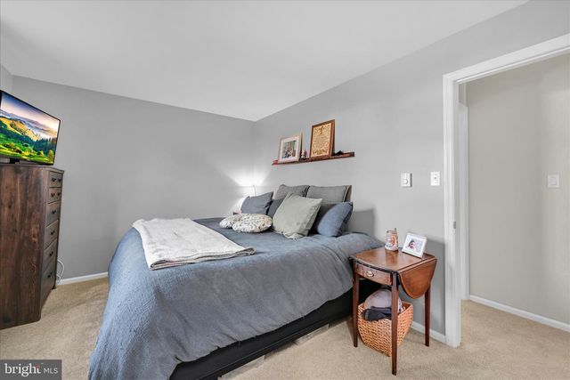 240 BIRCHWOOD LN, Lititz, PA 17543