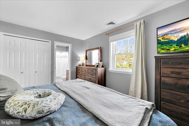 240 BIRCHWOOD LN, Lititz, PA 17543