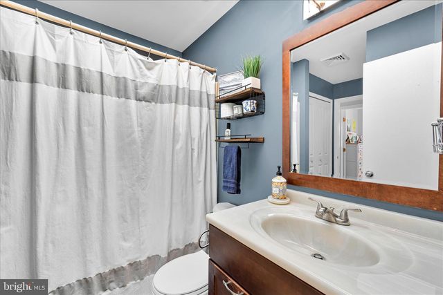 240 BIRCHWOOD LN, Lititz, PA 17543