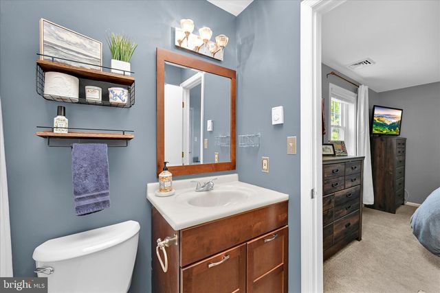240 BIRCHWOOD LN, Lititz, PA 17543