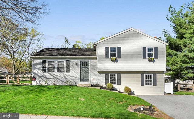 240 BIRCHWOOD LN, Lititz, PA 17543