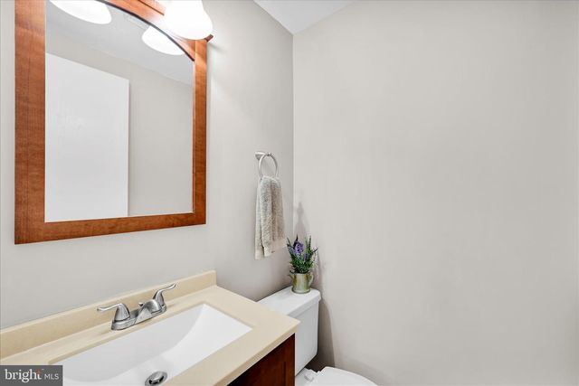 240 BIRCHWOOD LN, Lititz, PA 17543
