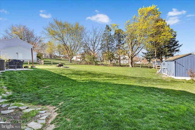 240 BIRCHWOOD LN, Lititz, PA 17543