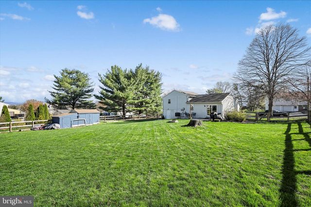 240 BIRCHWOOD LN, Lititz, PA 17543