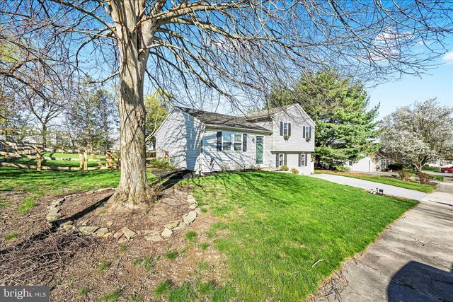 240 BIRCHWOOD LN, Lititz, PA 17543