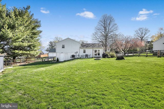 240 BIRCHWOOD LN, Lititz, PA 17543