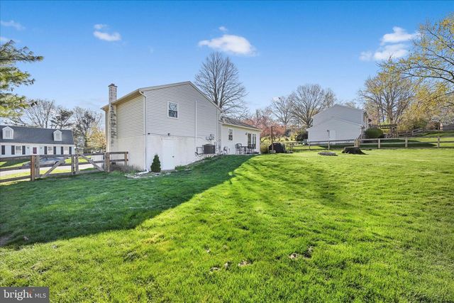 240 BIRCHWOOD LN, Lititz, PA 17543
