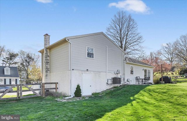 240 BIRCHWOOD LN, Lititz, PA 17543