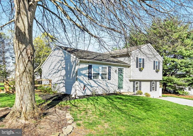 240 BIRCHWOOD LN, Lititz, PA 17543