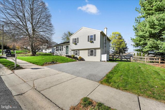 240 BIRCHWOOD LN, Lititz, PA 17543