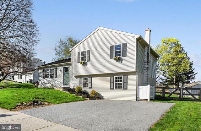 240 BIRCHWOOD LN, Lititz, PA 17543