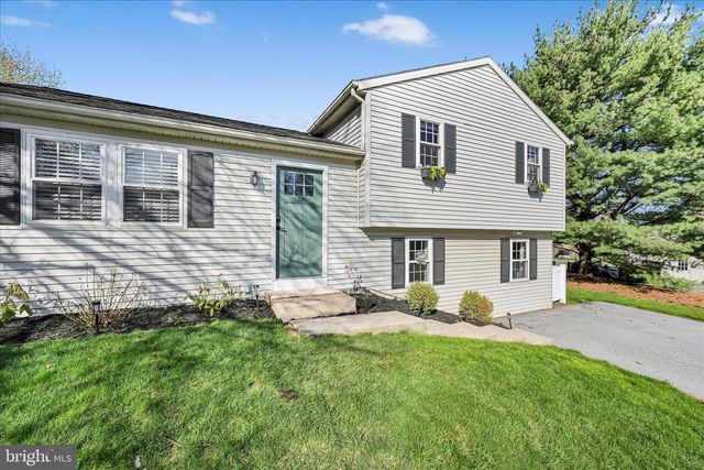 240 BIRCHWOOD LN, Lititz, PA 17543