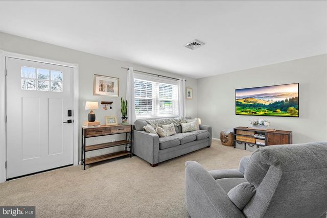 240 BIRCHWOOD LN, Lititz, PA 17543
