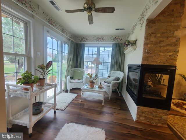 8 WHITE STONE CT, Mt Laurel, NJ 08054