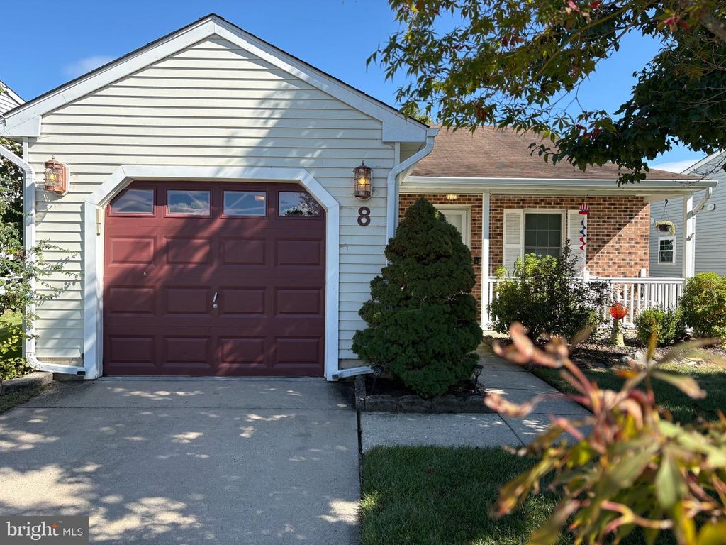 8 WHITE STONE CT, Mt Laurel, NJ 08054