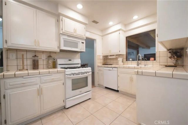 10462 Somerset Boulevard, Bellflower, CA 90706