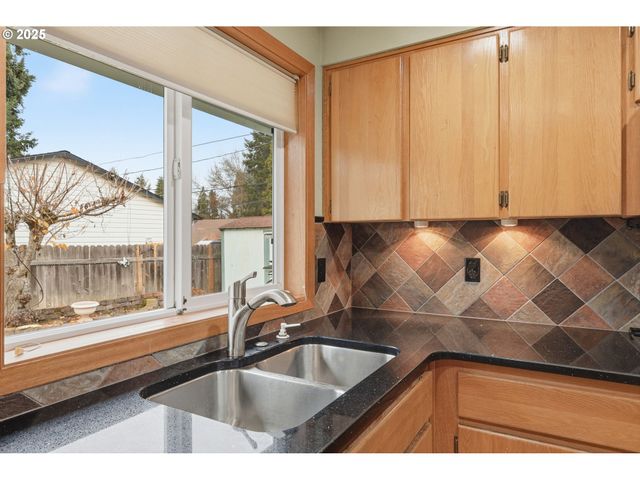 19235 Sw DURELL Ct, Beaverton, OR 97003