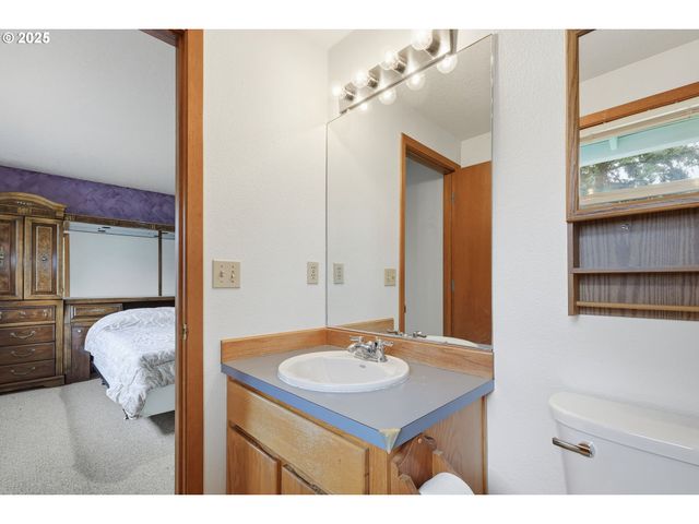 19235 Sw DURELL Ct, Beaverton, OR 97003