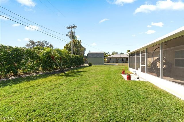 2124 NE 3rd TER, Cape Coral, FL 33909