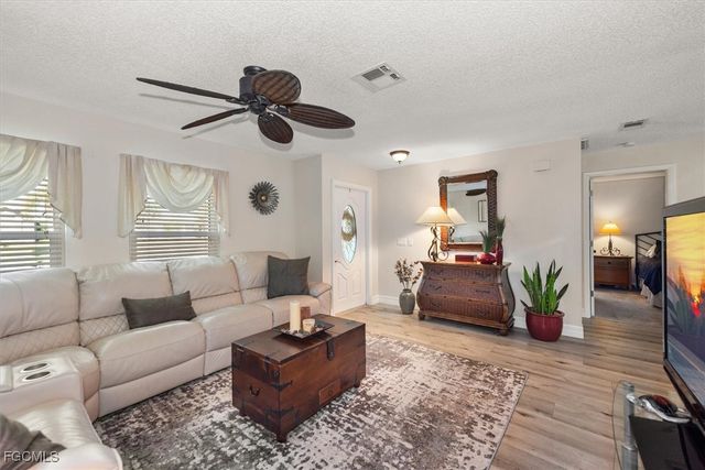 2124 NE 3rd TER, Cape Coral, FL 33909