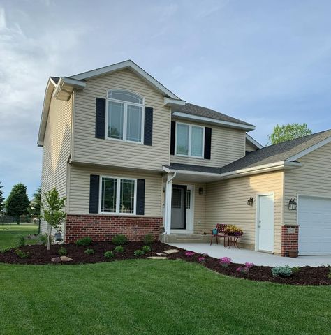 2657 Colleen Street NE, Rochester, MN 55906