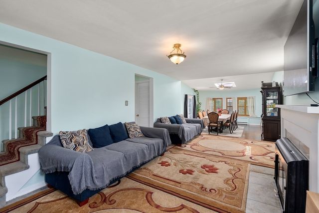 423 Tiffany St, Springfield, MA 01108