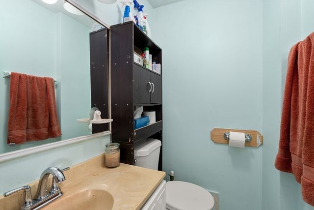 423 Tiffany St, Springfield, MA 01108