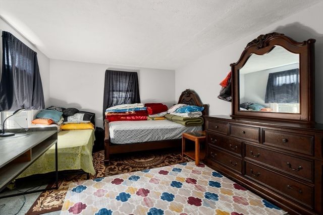 423 Tiffany St, Springfield, MA 01108