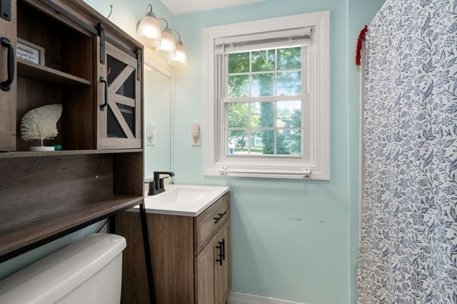 423 Tiffany St, Springfield, MA 01108